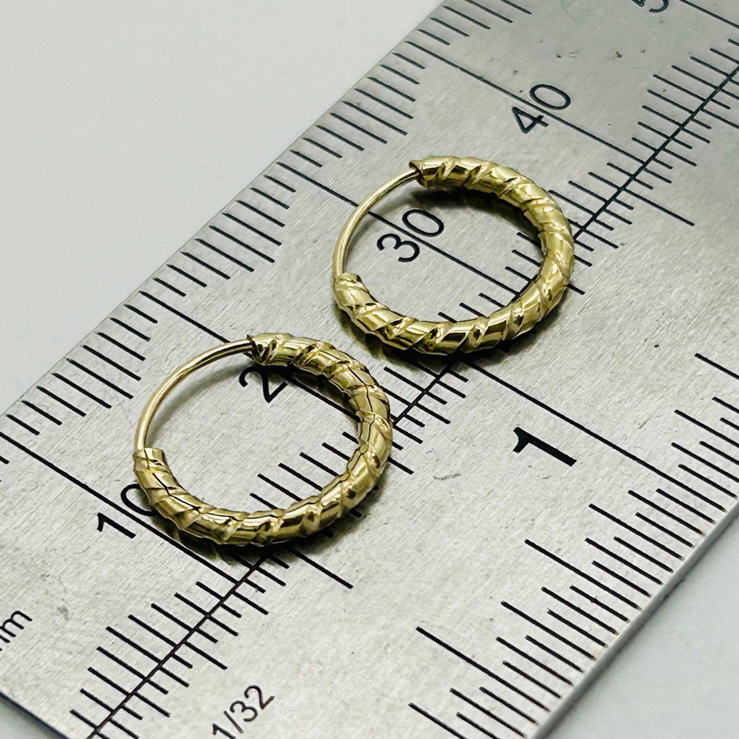 9ct Yellow Gold 1.5mm Twisted Round Sleeper Earring